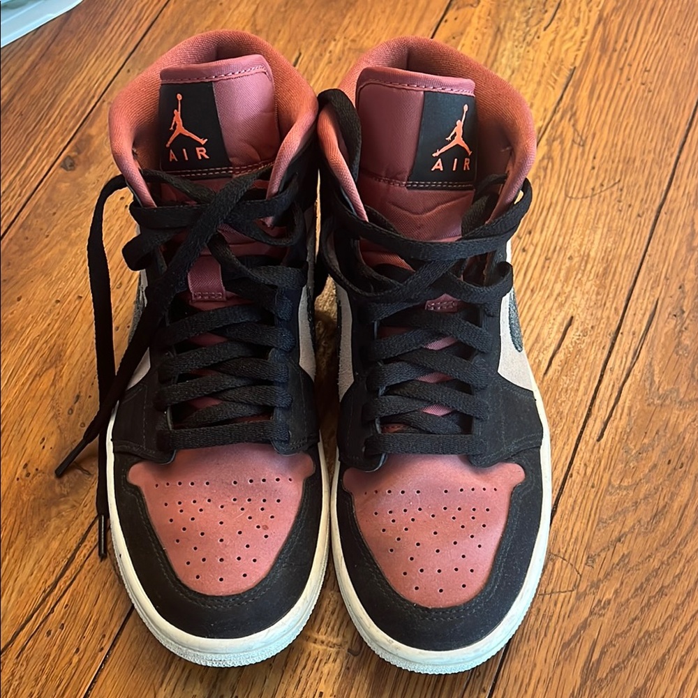 Air Jordan High-Top Sneakers in Black and rose/burgundy